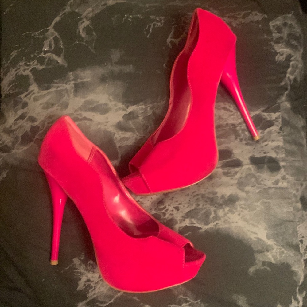 Hot pink velvety stiletto high heels - size 8